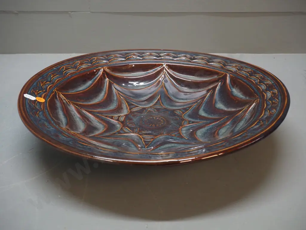 large New Zealand studio pottery charger / shallow bowl - unknown maker's mark D-415 Image 1++