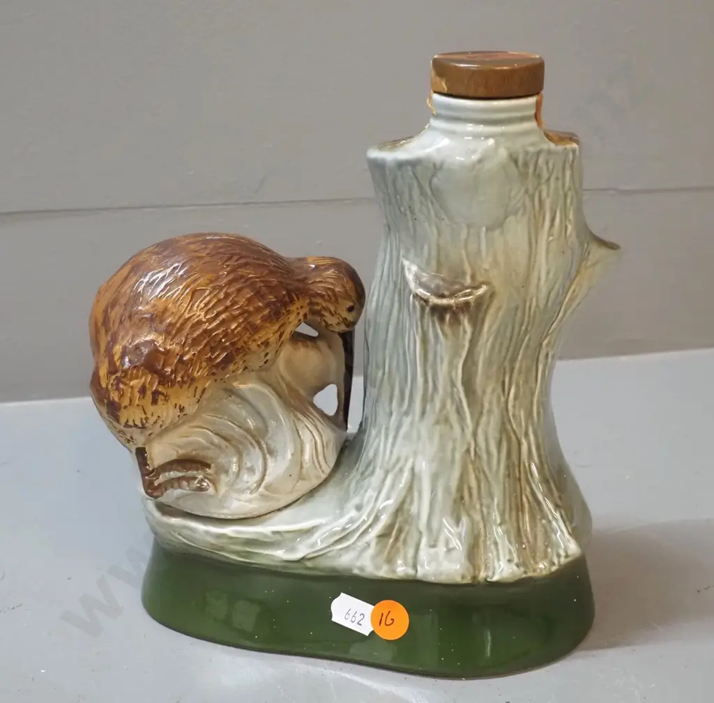 Jim Beam New Zealand kiwi decanter, no contents Image 1++
