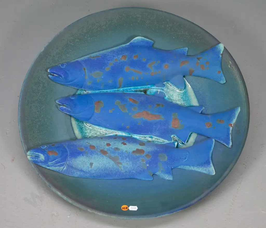 Paul Laird 1997 - heavy studio pottery fish themed wall hanging Diam 485 Image 1++