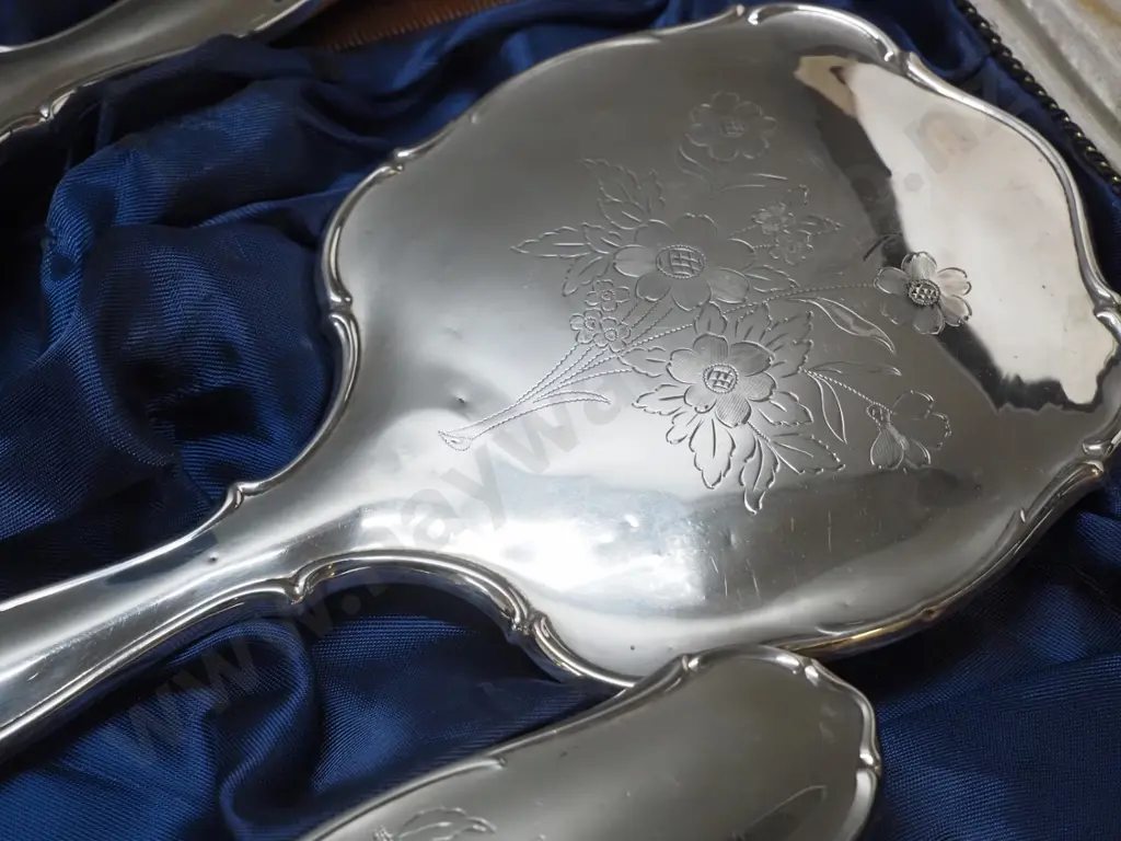cased sterling silver dressing table set w/floral etched pattern, plus 2 non-matching sterling nail grooming items Image 1++