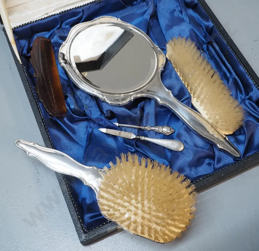 cased sterling silver dressing table set w/floral etched pattern, plus 2 non-matching sterling nail grooming items Image 1++