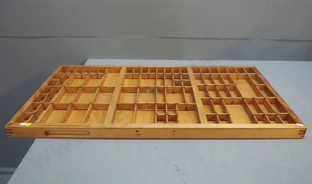 vintage printing type tray with brass reinforcing, has holes drilled for wall mounting L-845 W420 Image 1++