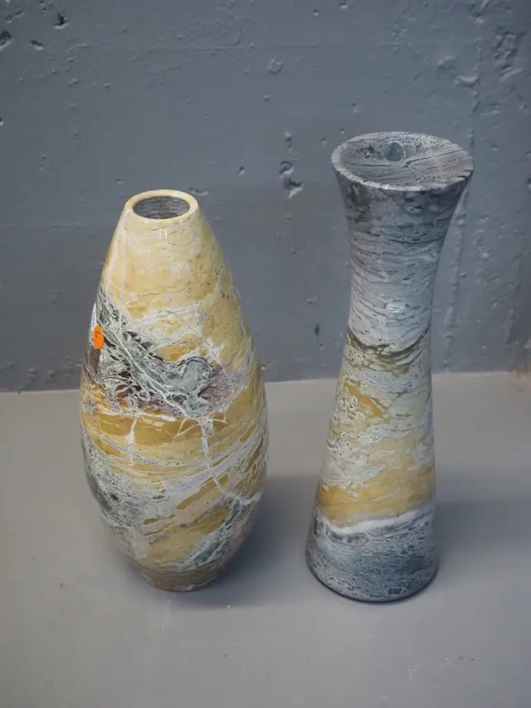 2 travertine swirled marble vases - taller is H-310 D-90 at base, small chip to rim Image 1++