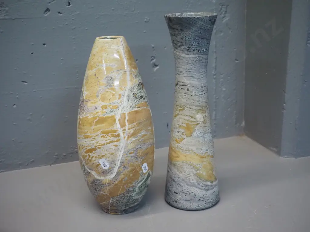 2 travertine swirled marble vases - taller is H-310 D-90 at base, small chip to rim Image 1++