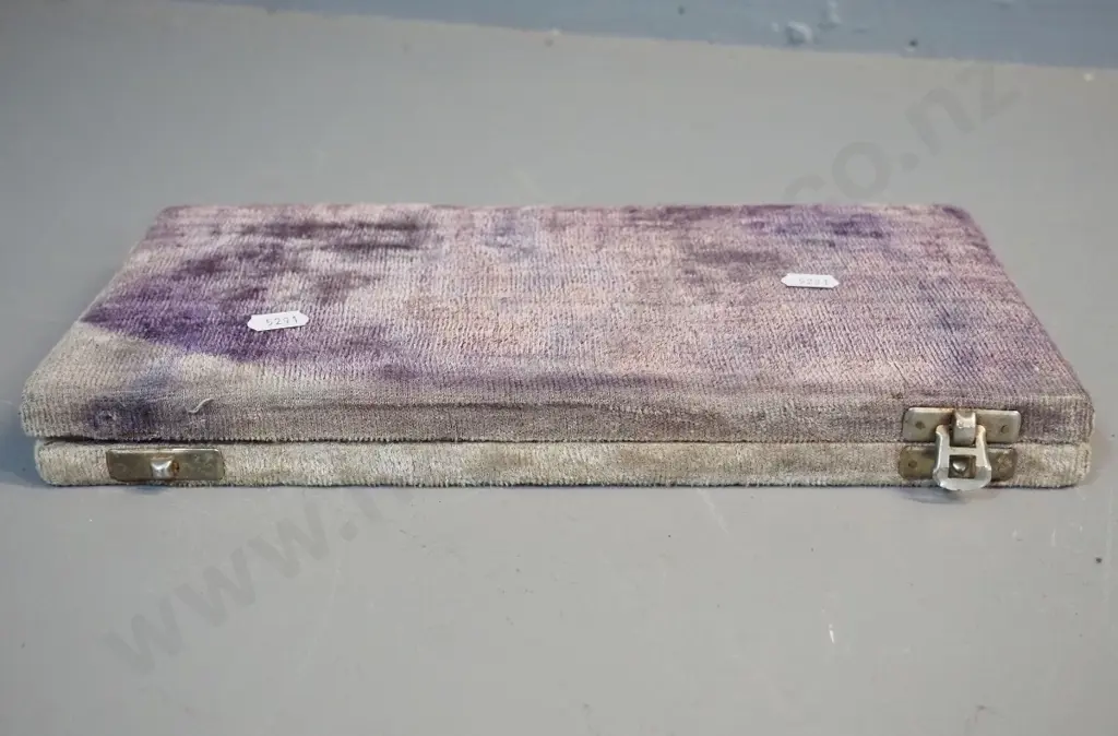 set of scales marked Made in India, w/ brass weights, in fabric covered case with one clasp missing L300 W160 Image 1++