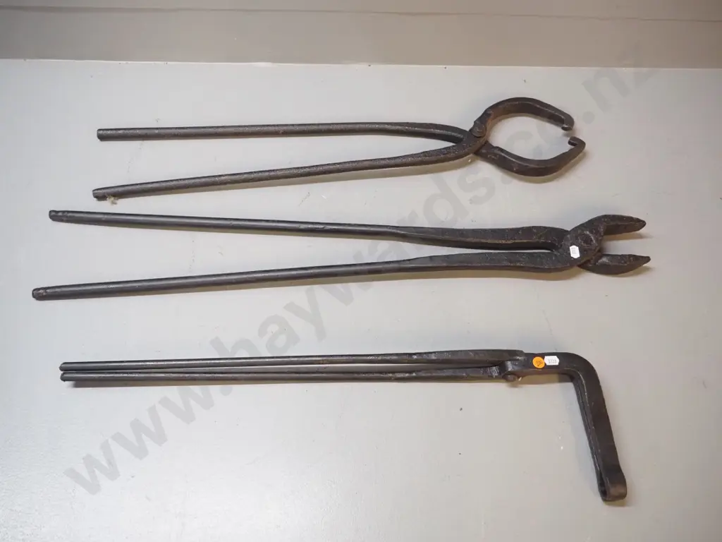 3 vintage blacksmith's tools - longest is L-810 Image 1++