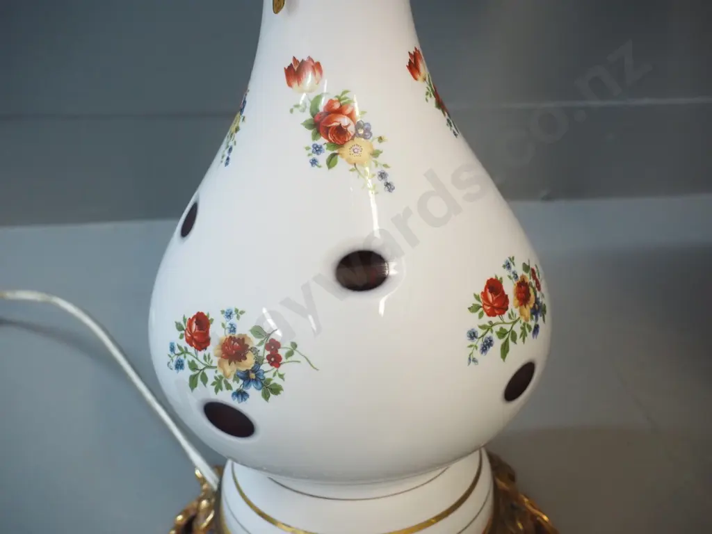 floral china and brass table lamp - with shade H-810 Image 1++
