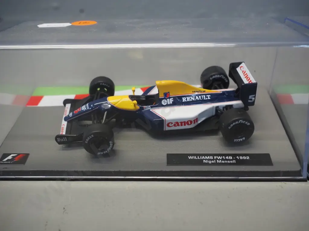 3 die-cast 1:43 scale Formula 1 racing cars - 1992 Nigel Mansell, 1994 Michael Schumacher, 1997 Jacques Villeneuve Image 1++