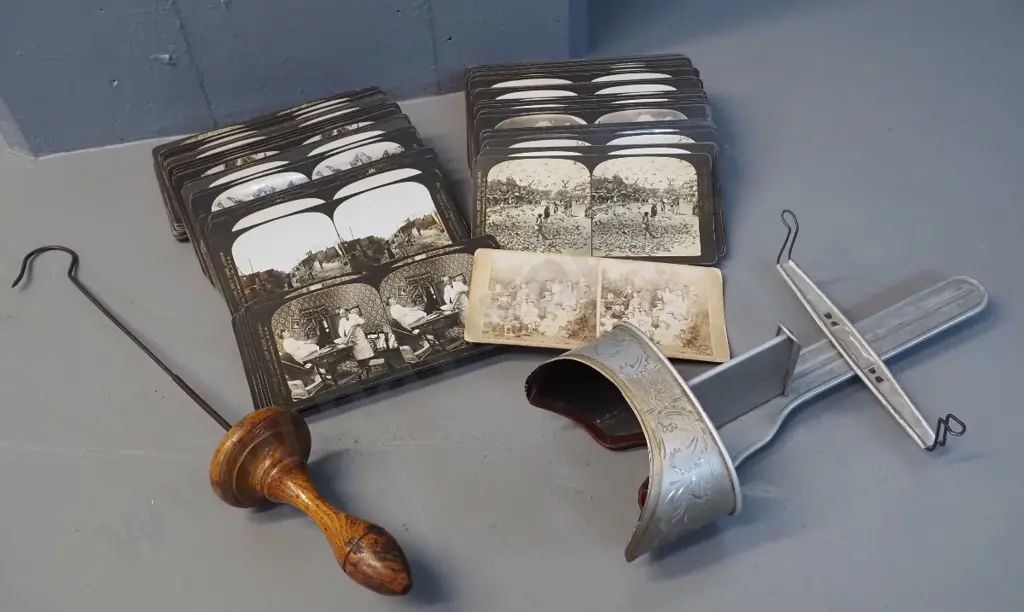 HC White "Perfecscope" stereoscope, assorted stereo cards - international scenes - and vintage receipt holder with Image 1++