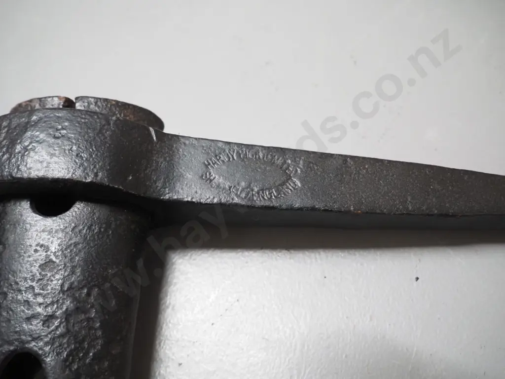3 vintage cast iron items - Hardy Pick 'Universal' pick-axe head, ratchet spring loaded spreader L530 & triangular item Image 1++