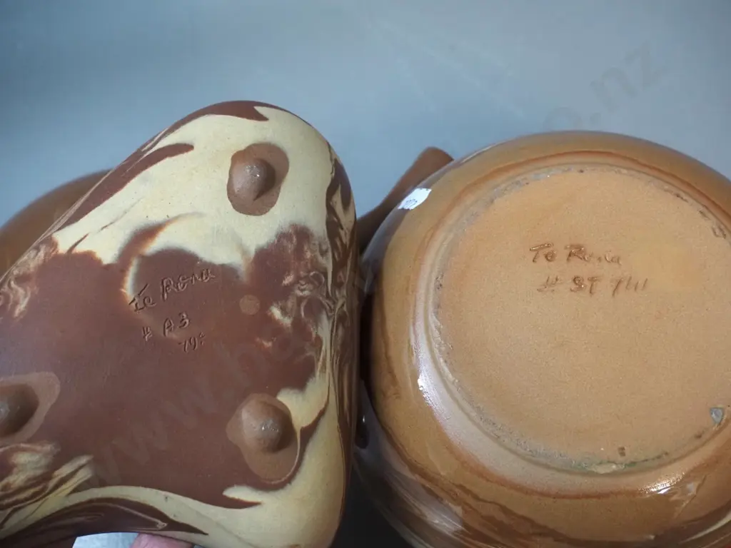 2 pieces of Te Rona pottery - lidded casserole with hollow scroll handles H170 W240 and ash-tray Image 1++