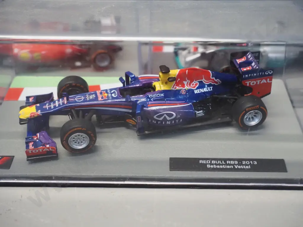 3 die-cast 1:43 scale Formula 1 racing cars - 2014 Lewis Hamilton, 2013 Sebastian Vettel, 2015 Sebastian Vettel Image 1++