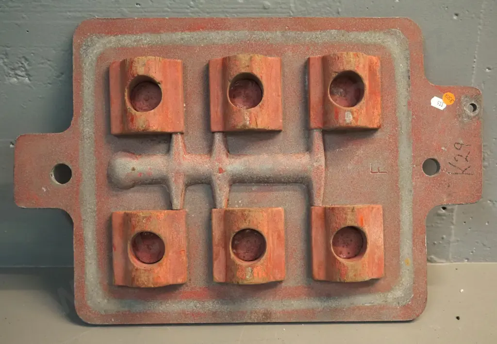 cast aluminium and wood foundry or engineering form / model L-520 W-350 Image 1++