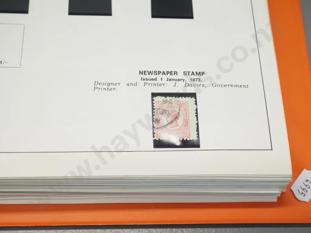 New Zealand stamp album with large number of unhinged stamps, from 1873 newspaper stamp to 1980 Image 1++