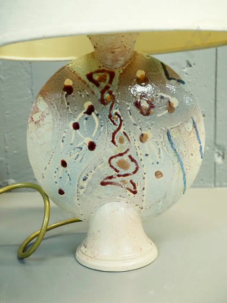 hand-potted cream, blue & tan pottery table lamp - with shade H-420 Image 1++