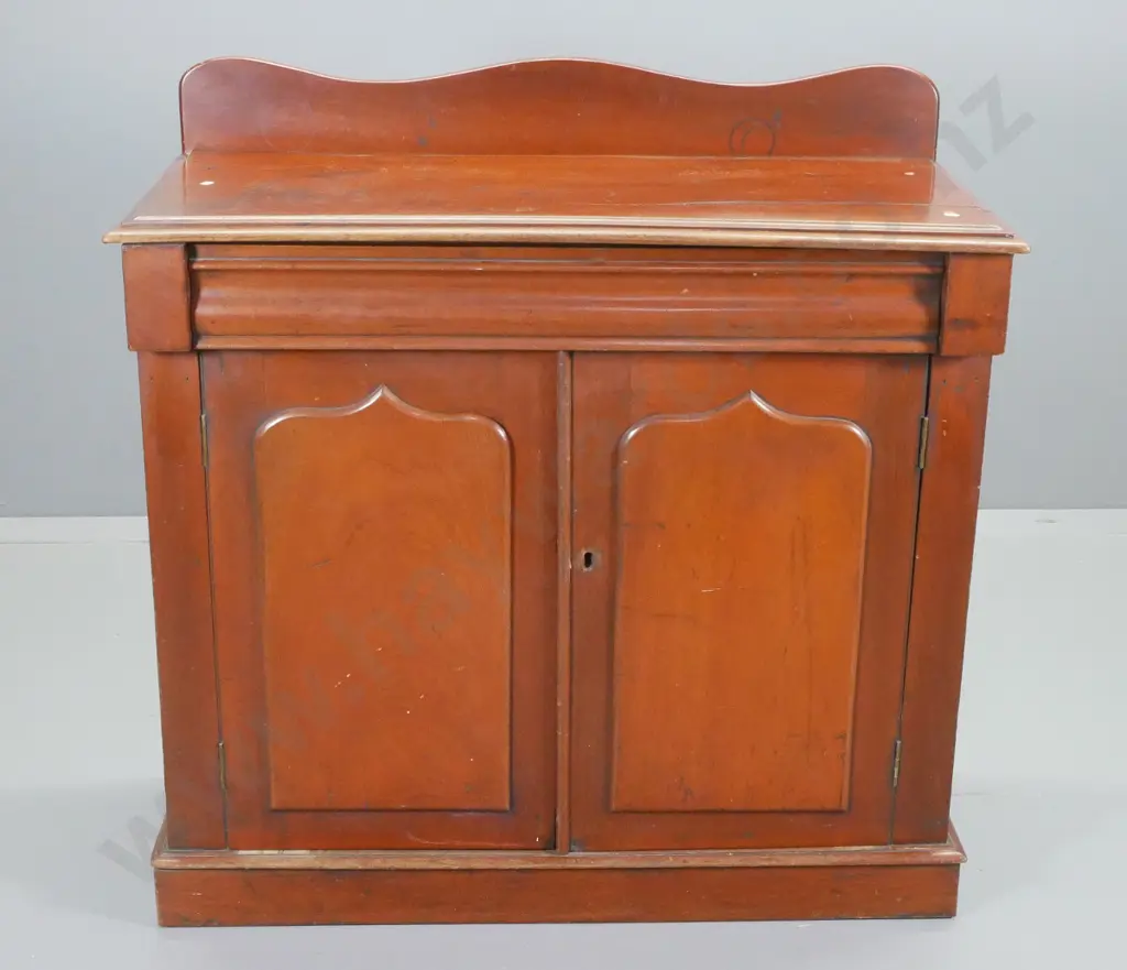 Victorian walnut chiffonier w/ 1 drawer, 2 doors, escutcheon & key - split in top, one door panel separating Image 1++