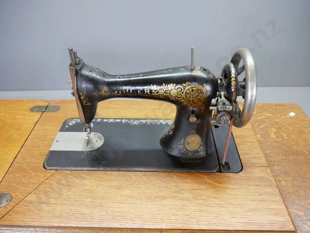 vintage Singer treadle sewing machine in 6-drawer oak case on cast iron base H770 W920 D460 closed Image 1++