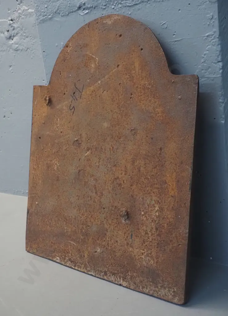 heavy cast iron plaque - classical motif, 2 people and a fawn - surface corrosion and patina H560 W460 Image 1++