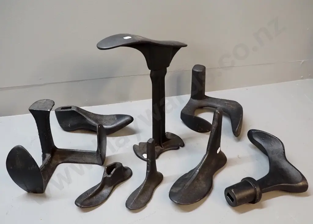 assorted cast iron shoe lasts and stand, one has damage Image 1++