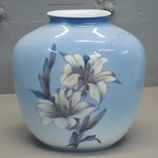 large (Royal Copenhagen?) lily motif vase No 154/30 H-220 W-210