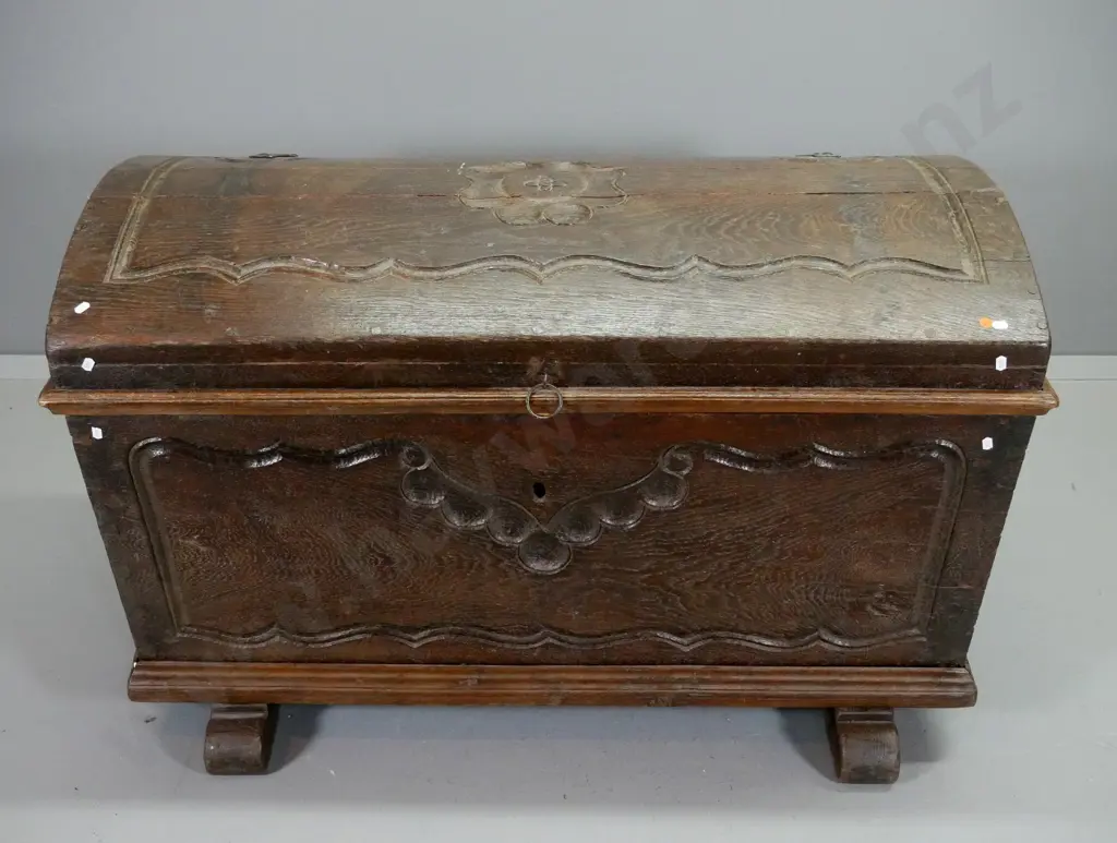 early oak barrel top trunk w/ carved detail, metal hinges & handles - splitting in top H730 W1175 D590 Image 1++