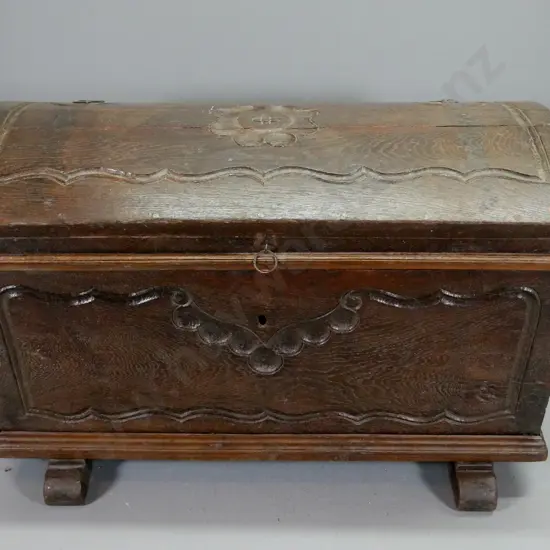 early oak barrel top trunk w/ carved detail, metal hinges & handles - splitting in top H730 W1175 D590