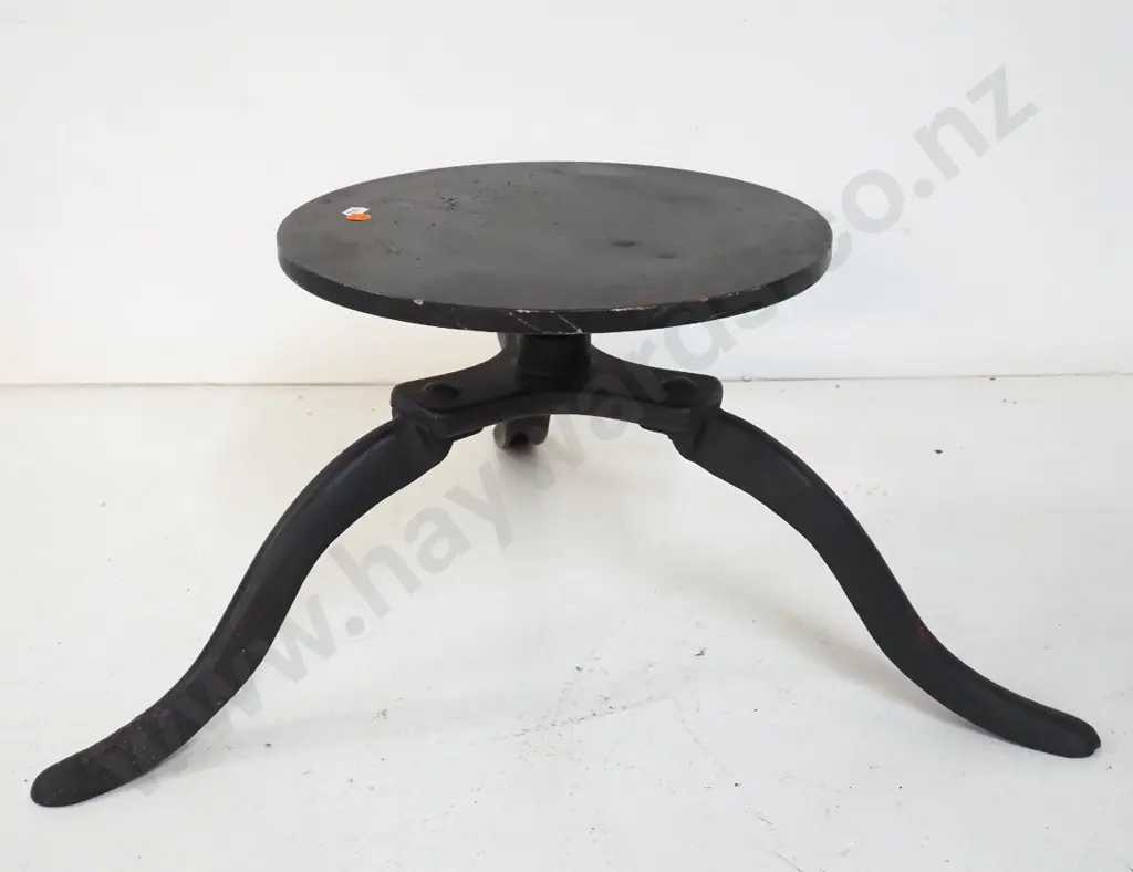 cast iron stand with rotating height-adjust round plate on tripod base H260, plate diameter 310, legs W-570 Image 1++