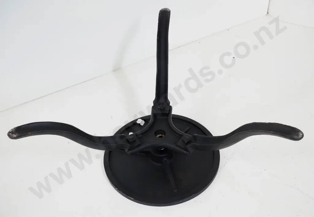 cast iron stand with rotating height-adjust round plate on tripod base H260, plate diameter 310, legs W-570 Image 1++