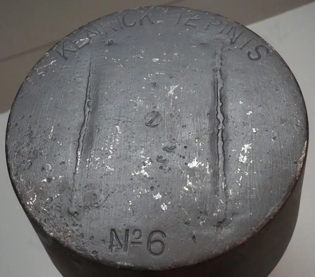 cast iron kettle with tin lid, brass knob - stamped Kenrick 12 Pint / No. 6 - some corrosion inside H-400 W-380 Image 1++