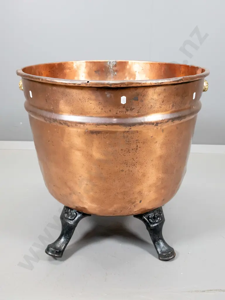 copper wood bin on cast-iron claw feet, brass handles - some wear and dents H530 D545 Image 1++