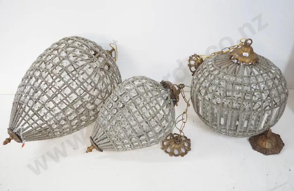 3 hanging light shades with glass metal and wire frames, cast metal fittings, and journals, 3 sizes - largest H600 D290 Image 1++