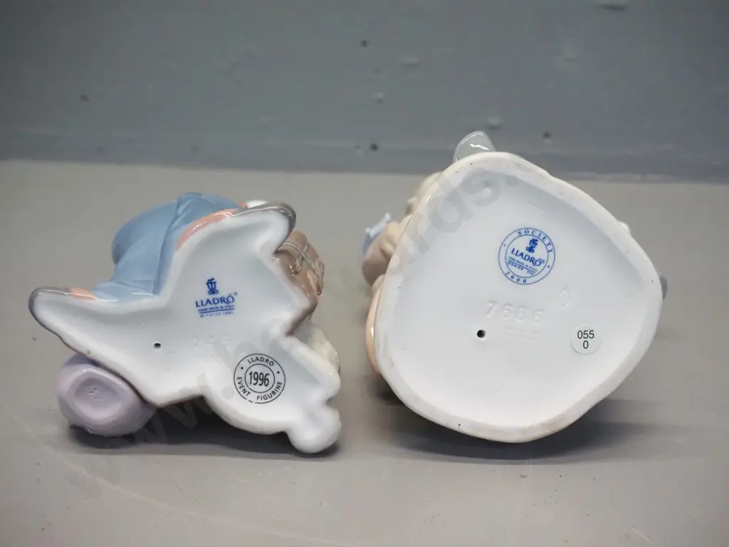2 Lladro clown figurines - couple with dog is H-230 Image 1++