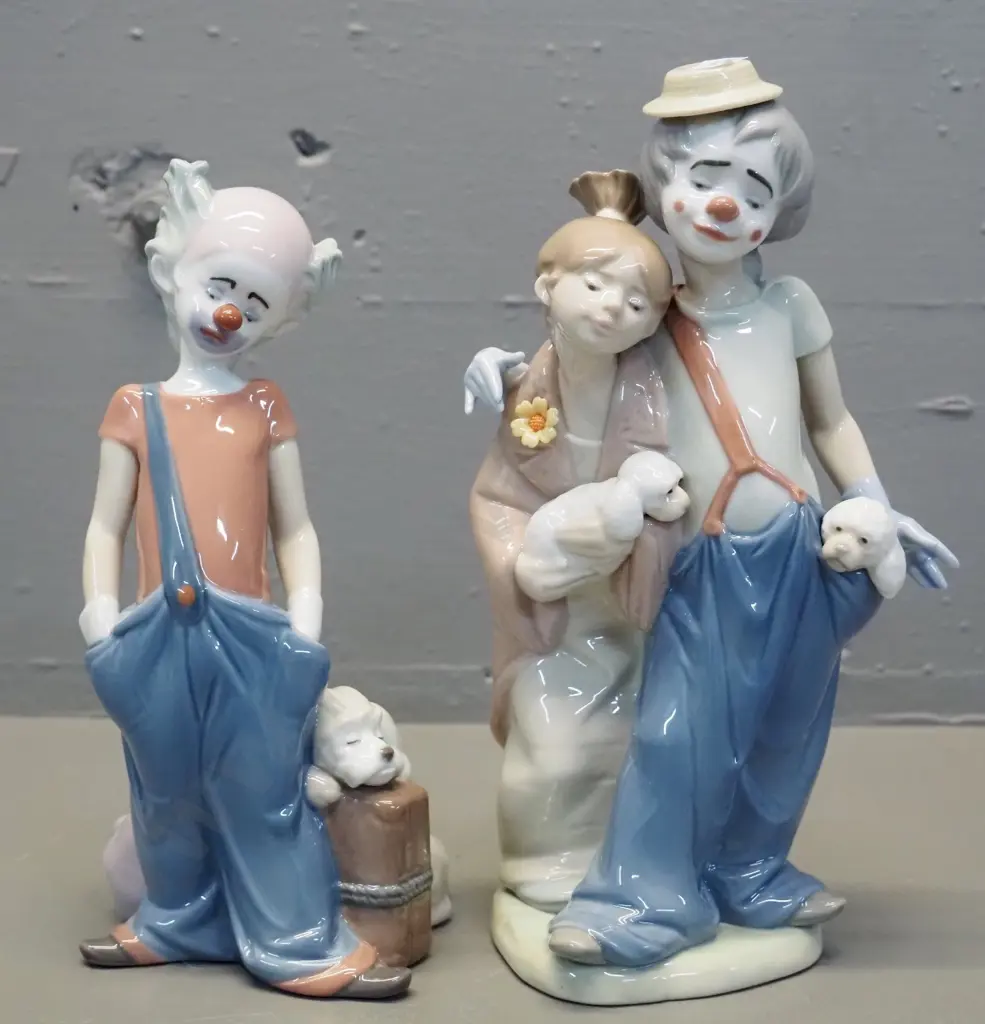 2 Lladro clown figurines - couple with dog is H-230 Image 1++