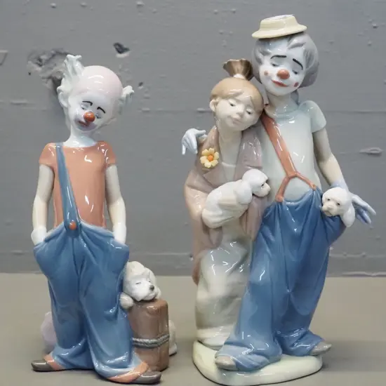 2 Lladro clown figurines - couple with dog is H-230