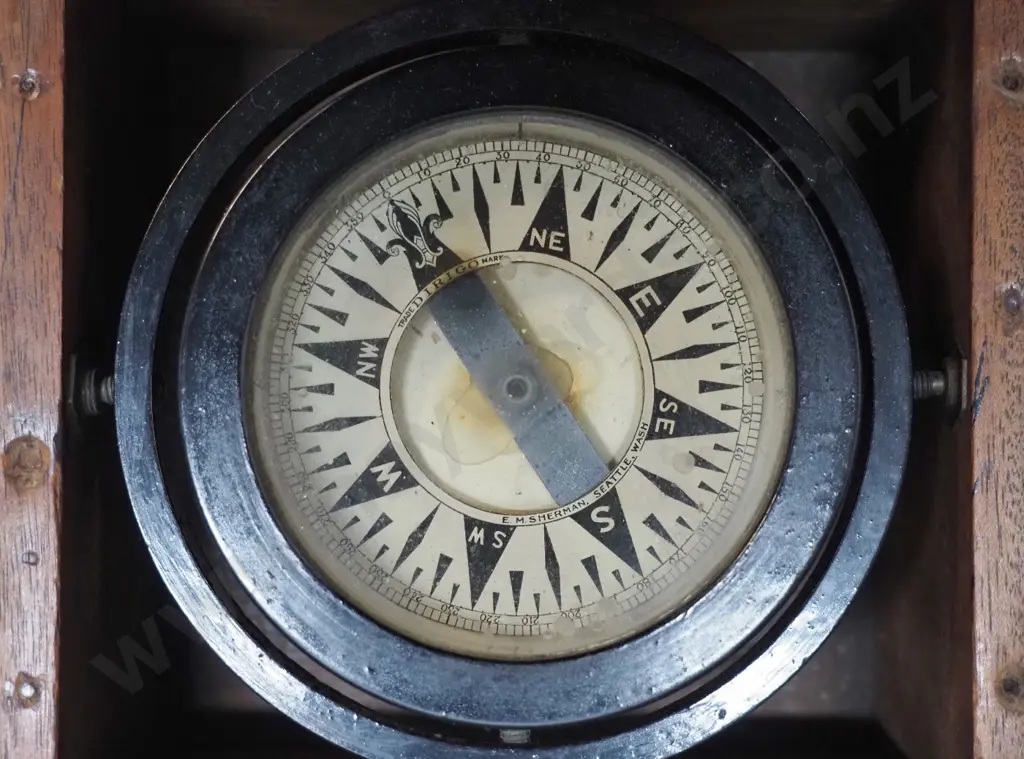 Dirigo / E.M. Sherman Seattle marine compass in wood-cased gimbal mount - marked "No. 1 SS Minnesota" H-100 W-155 D-155 Image 1++