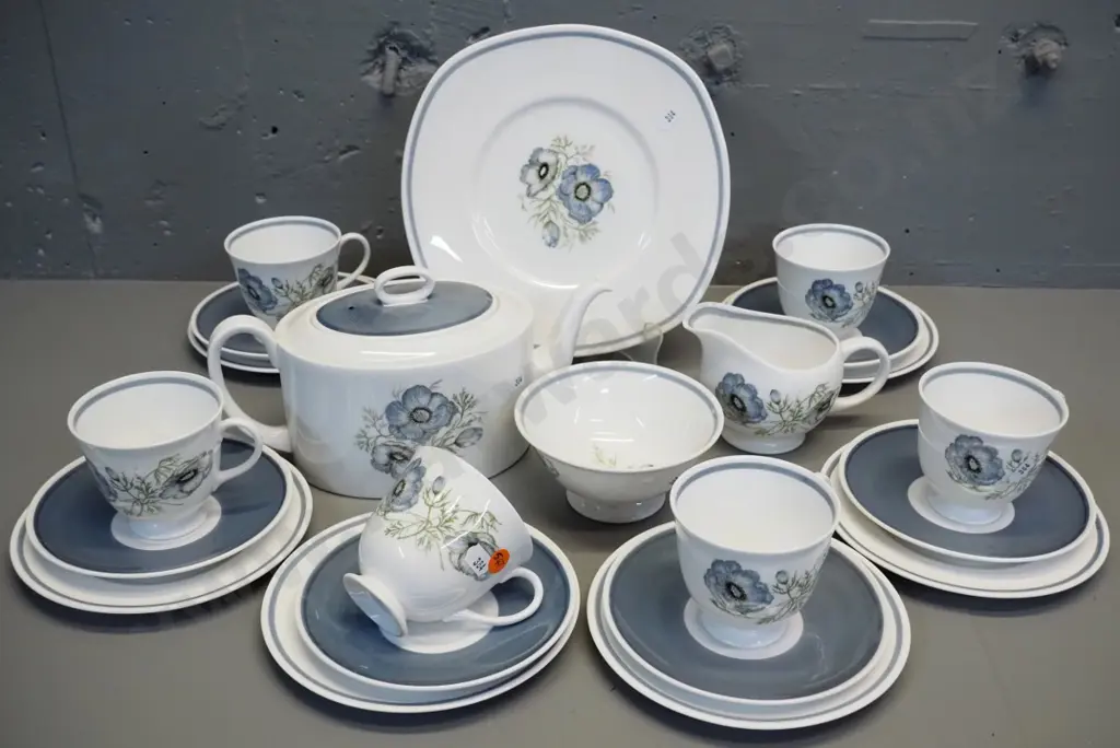 Susie Cooper 'Glen Mist' 22 piece tea set including teapot Image 1++