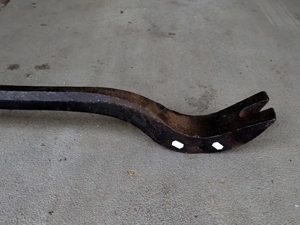 very large cast iron forge bar / lifter L-1670 Image 1++
