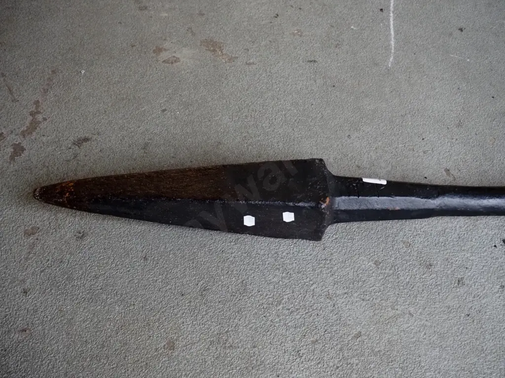 very large cast iron arrow-head forge bar L-1600 Image 1++