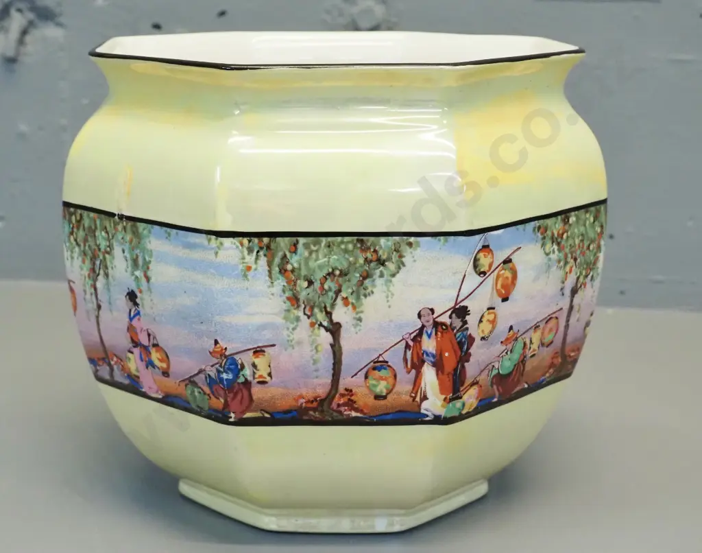 "L & Sons" yellow lustre jardiniere with asian motif band H-210 D-220 Image 1++