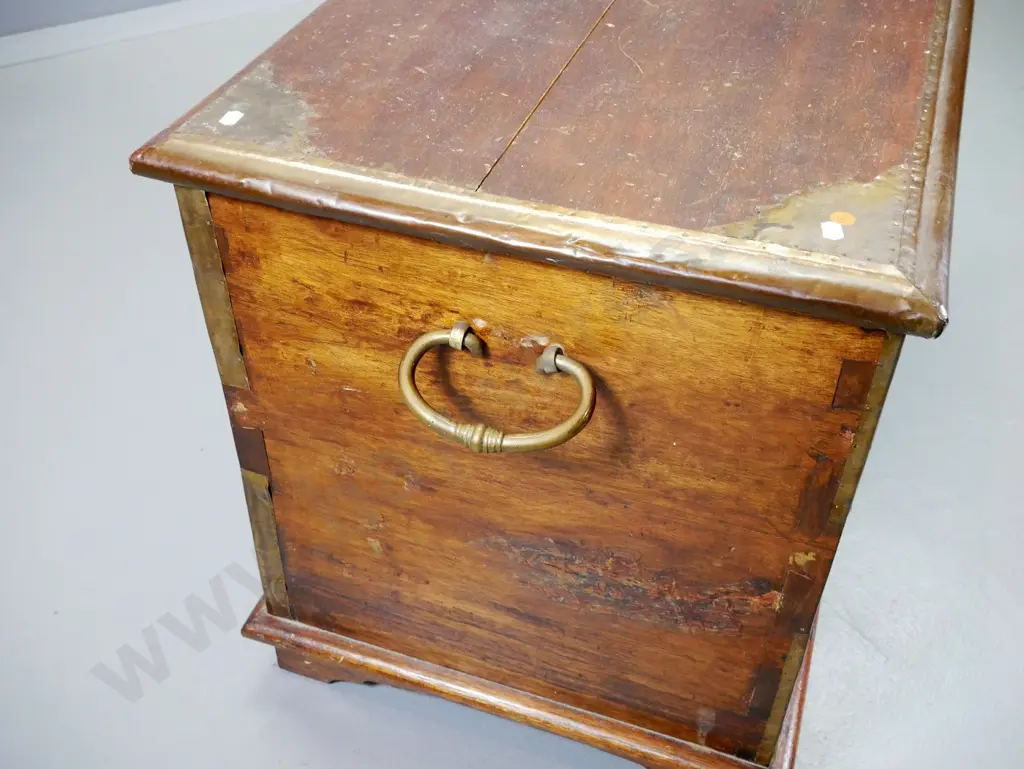 vintage lift top storage chest with brass binding and handles, internal compartment, no key, split in top H580 W1000 490 Image 1++