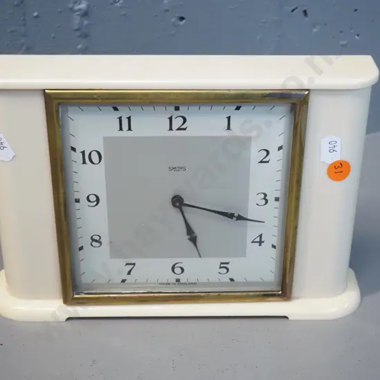 retro Smiths England wind-up plastic and brass cased mantel clock - going well H-160 W-240