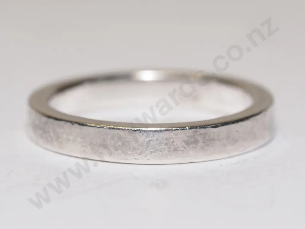 plain silver ring stamped 925 Image 1++