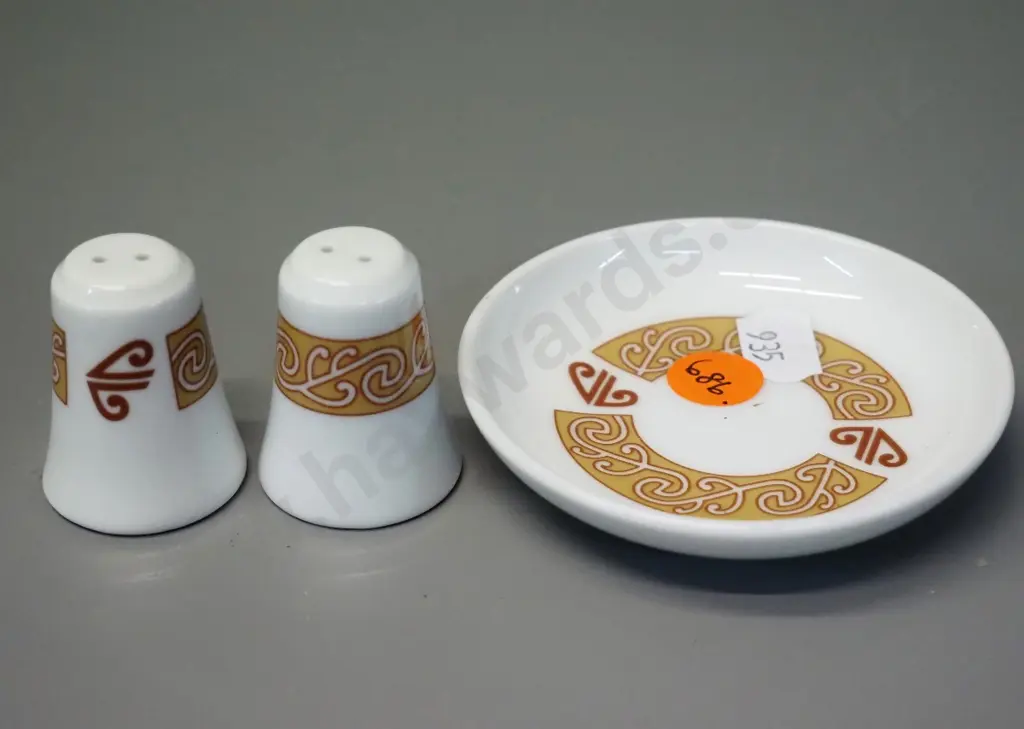 Air New Zealand salt & pepper shakers & small dish D-75 - made by Noritake Image 1++