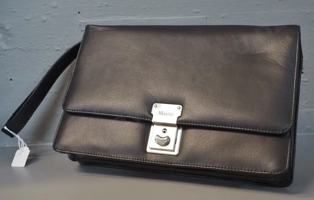 Maitre black leather clutch bag in as-new condition H-170 L-260 Image 1++