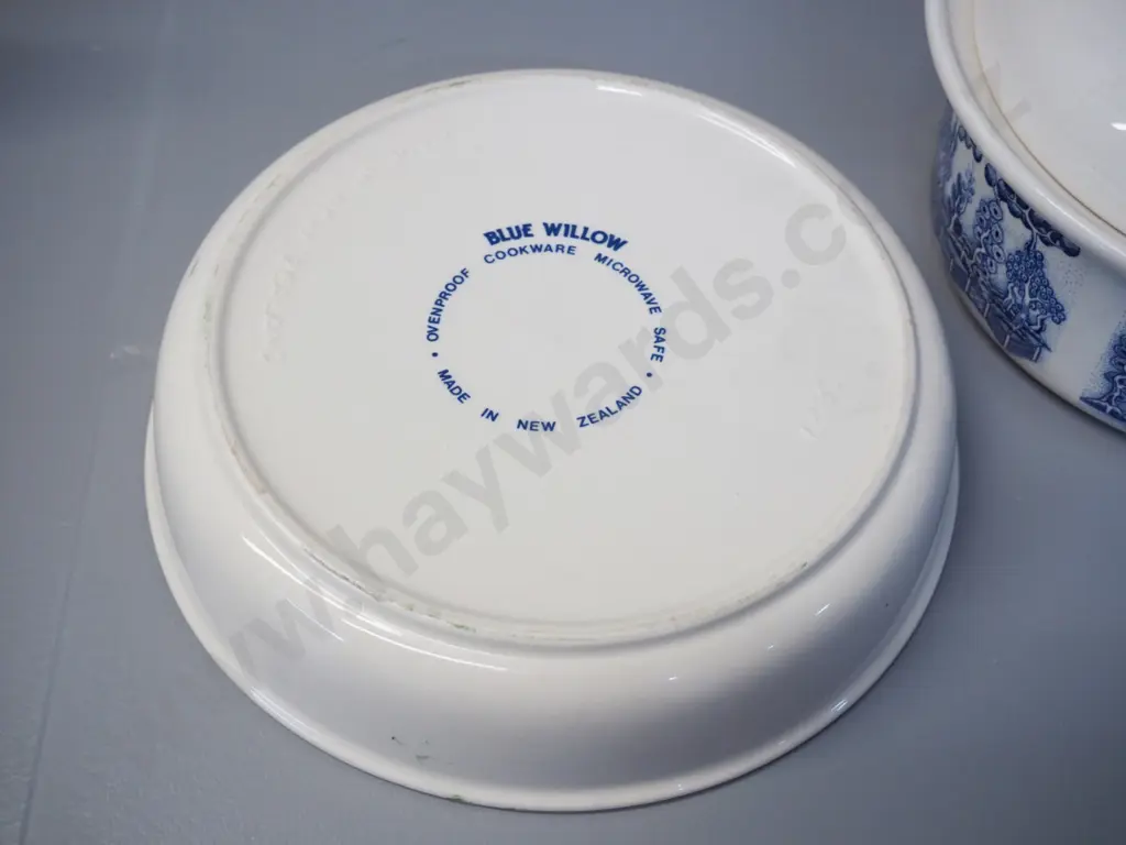 2 pieces Crown Lynn Blue Willow ovenware - casserole and flan dish D-240 Image 1++