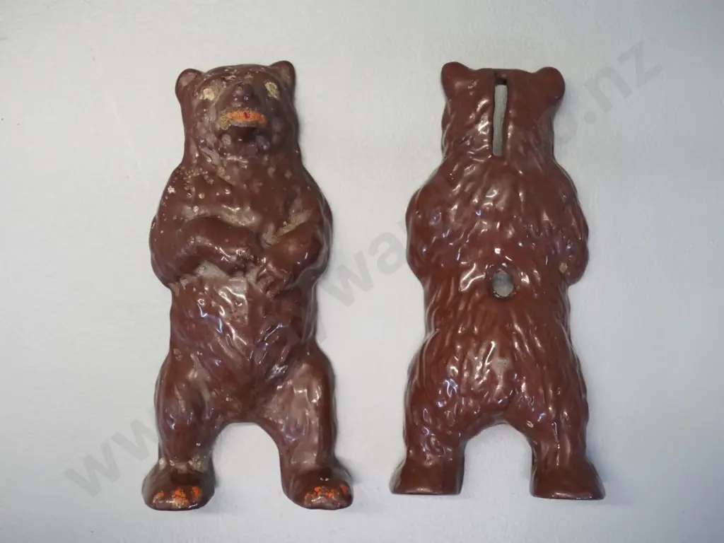 cast metal bear money box - enamel finish, missing joining screw H-155 W-65 Image 1++