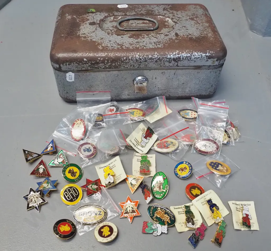 numerous motorcycle rally badges, most in unused condition - BRONZ Easter Egg, Toy Run, Vincent County, etc. in money Image 1++