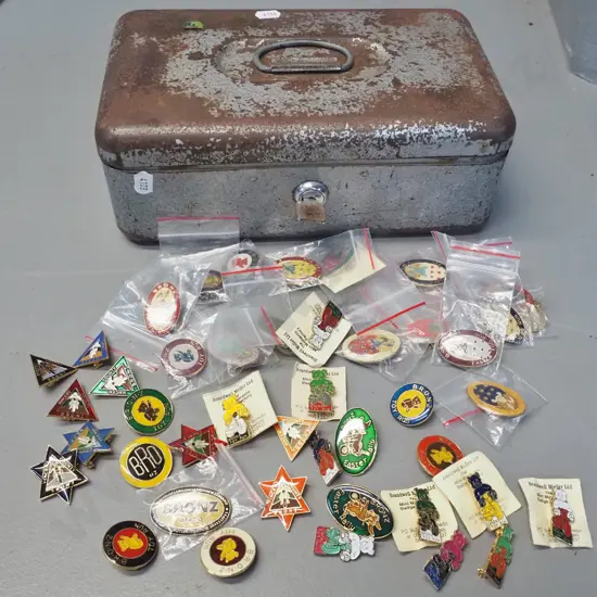 numerous motorcycle rally badges, most in unused condition - BRONZ Easter Egg, Toy Run, Vincent County, etc. in money