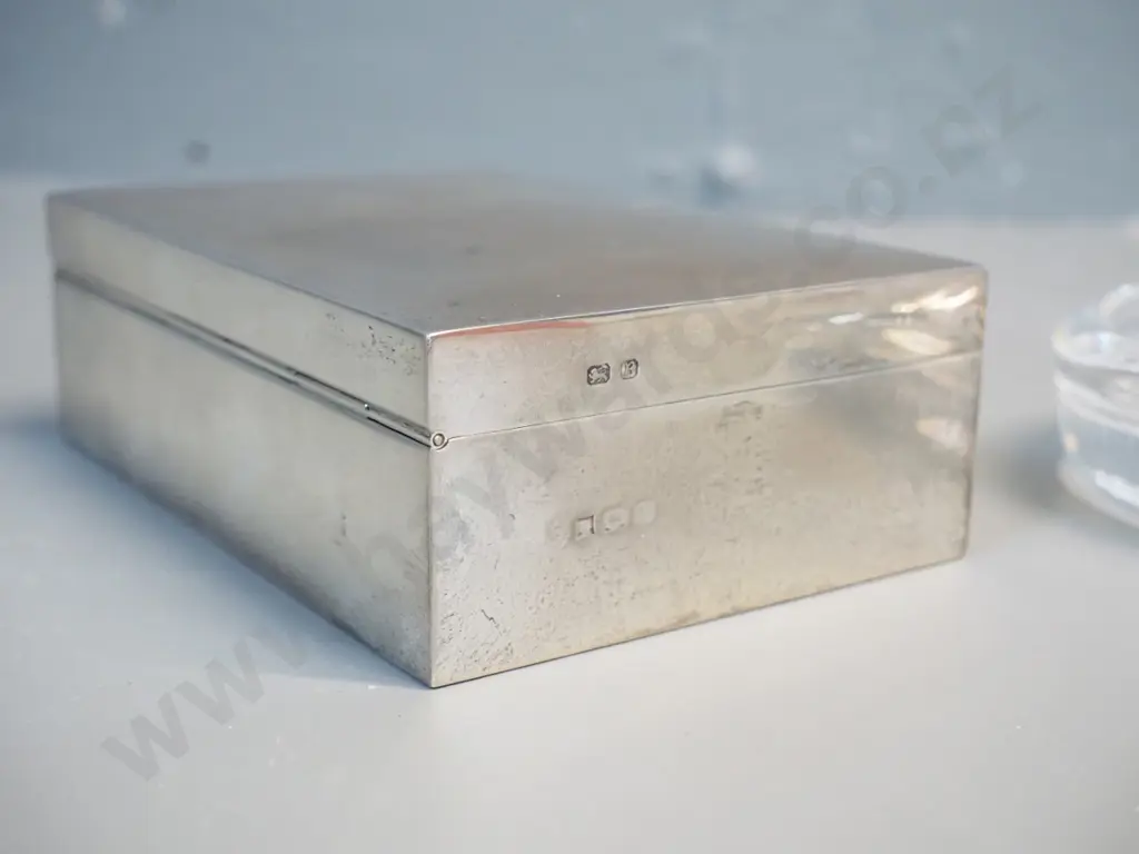 wood-lined sterling silver cigarette box H-50 W-140 D-100 and a relief moulded glass horse motif ashtray Image 1++