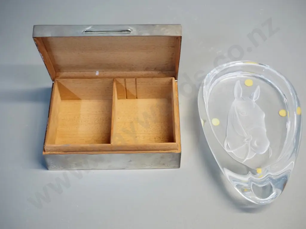 wood-lined sterling silver cigarette box H-50 W-140 D-100 and a relief moulded glass horse motif ashtray Image 1++